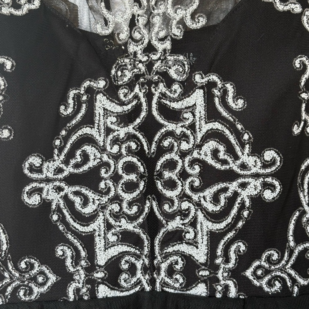 Elegant Black Lace High-Low Dress - Picture 2 of 11